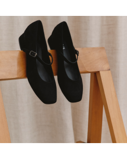 Babies with velvet leather heels