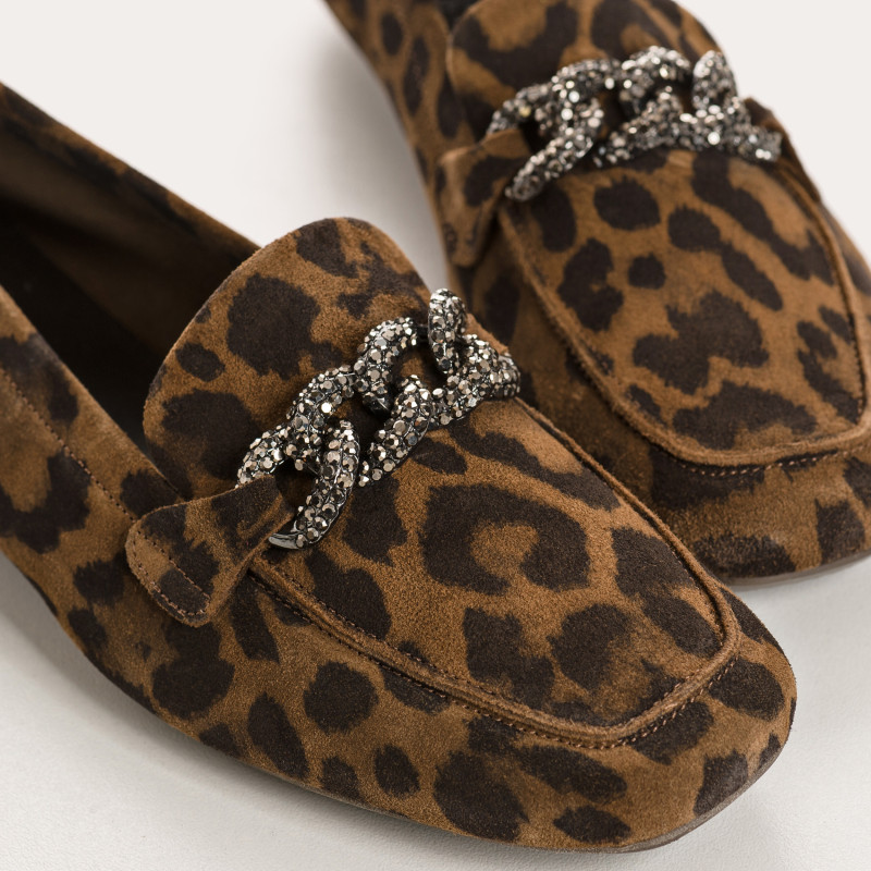 Women's Velvet Women's Loafers Printed - Model Holding | Reqins