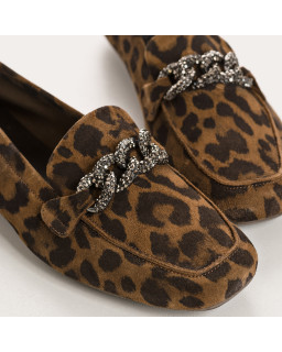 Women's Velvet Women's Loafers Printed - Model Holding | Reqins