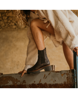 Boots Chelsea noires en cuir embossé python avec élastiques