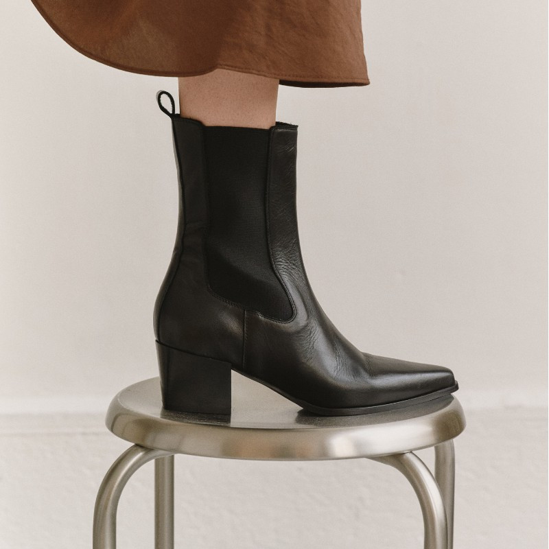 Leather Lausanne Boots | Modern elegance | Reqins