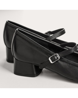 Babies à talons en cuir lisse avec boucle dorée