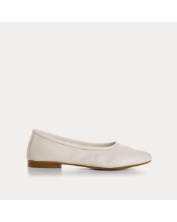 Clea round toe leather ballerinas and sleek design