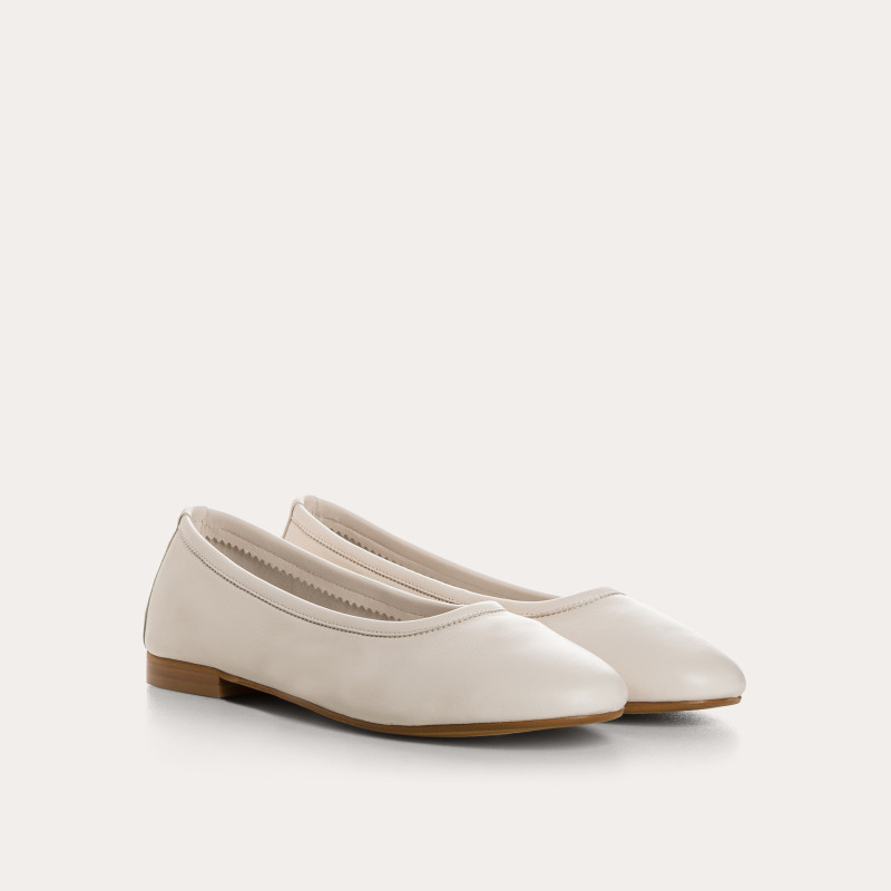 Clea round toe leather ballerinas and sleek design