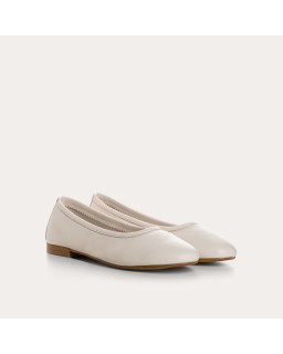 Clea round toe leather ballerinas and sleek design