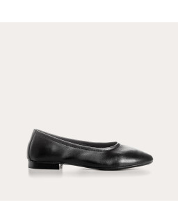 Clea round toe leather ballerinas and sleek design