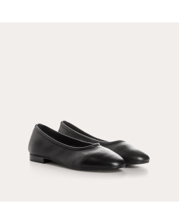 Clea round toe leather ballerinas and sleek design