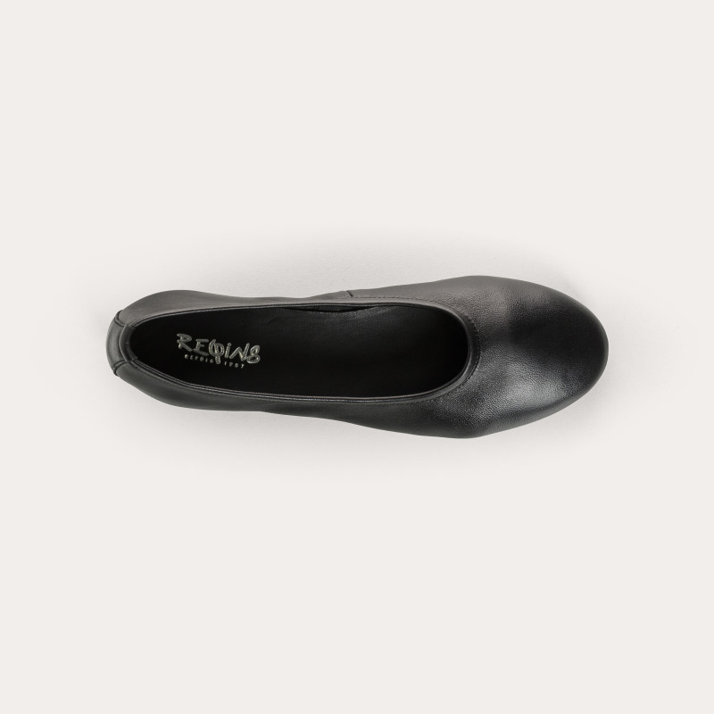 Clea round toe leather ballerinas and sleek design