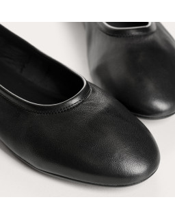 Clea round toe leather ballerinas and sleek design