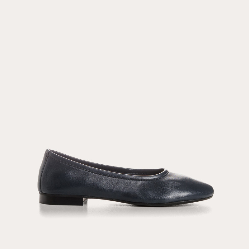 Clea round toe leather ballerinas and sleek design