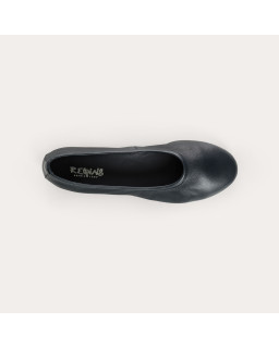 Clea round toe leather ballerinas and sleek design