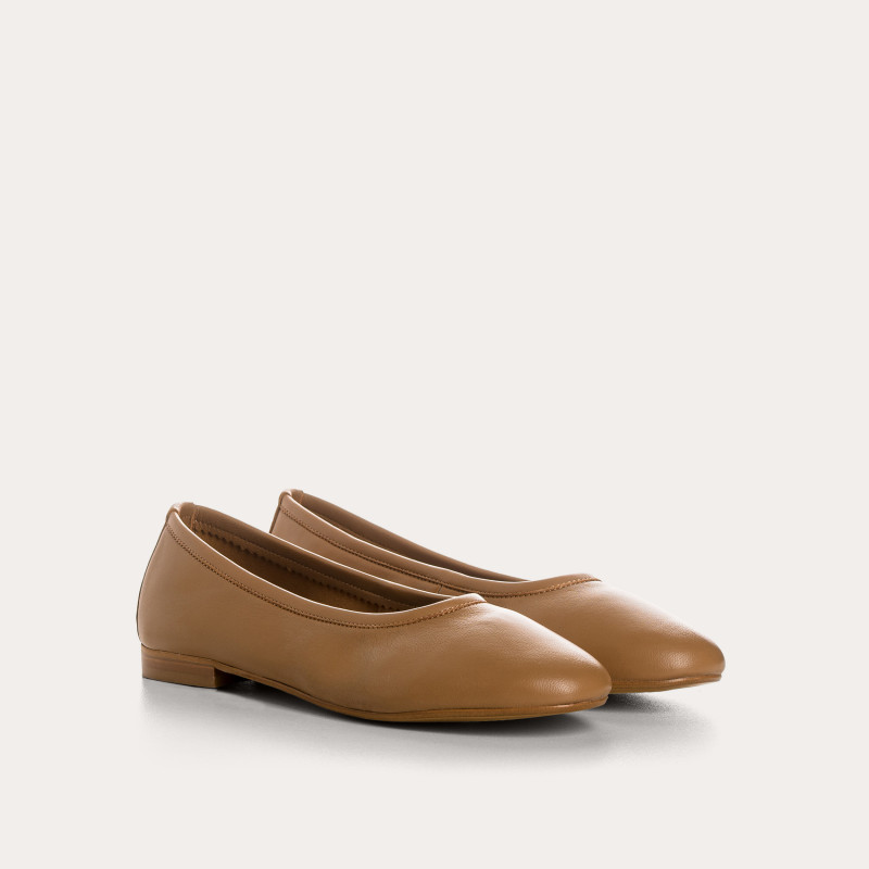 Clea round toe leather ballerinas and sleek design