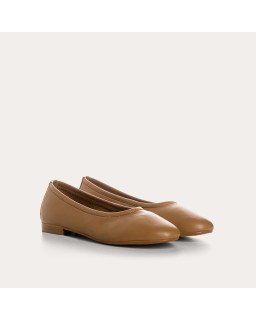 Clea round toe leather ballerinas and sleek design