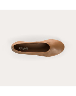 Clea round toe leather ballerinas and sleek design
