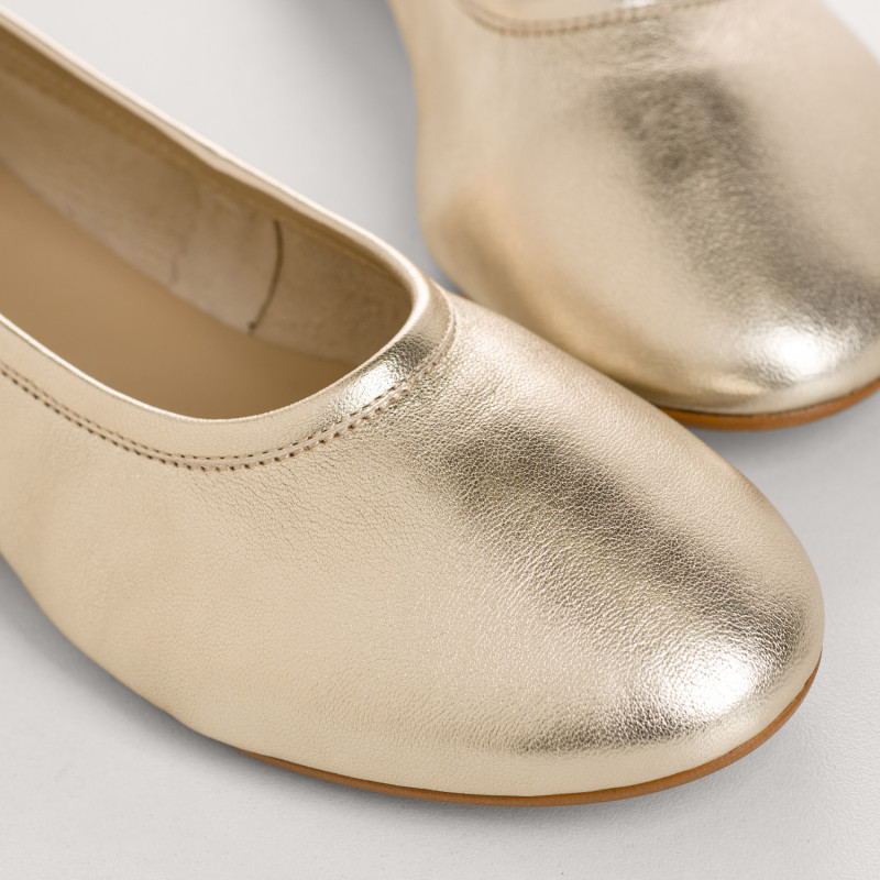 Clea ballerinas in metallic leather with round toe
