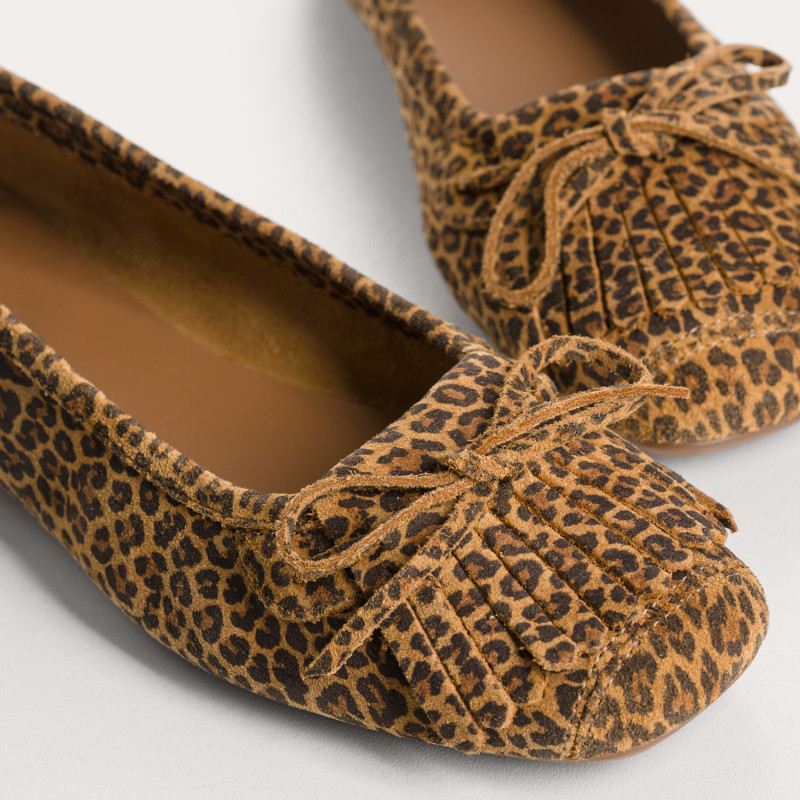 Hindi mini leopard print suede ballerinas with fringes | Reqins