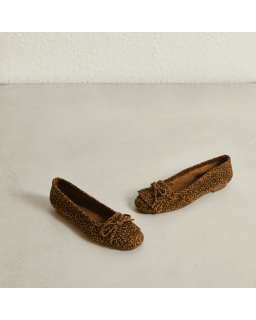 Hindi mini leopard print suede ballerinas with fringes | Reqins