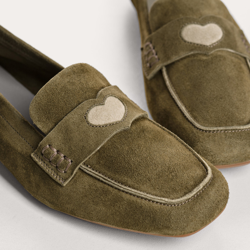 Hymnia women's suede loafers with embroidered heart | Reqins