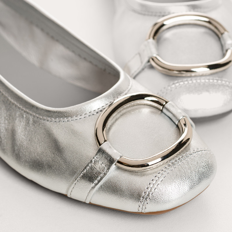 Helna jewelry buckle metallized leather ballerinas