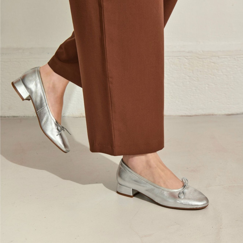 Ballerines Sofia à talons en cuir métallisé argent | Reqins