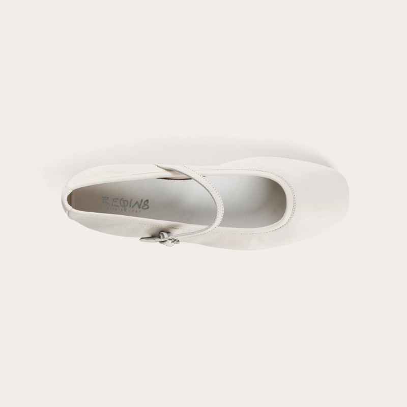 MARY JANES Honor in leather with elegant flanges