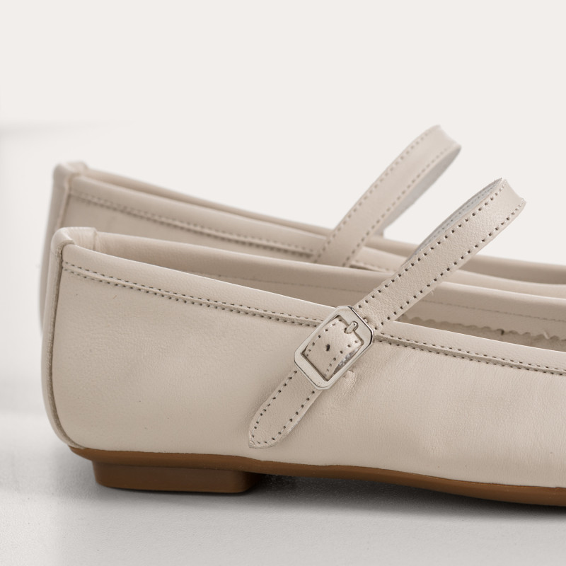 MARY JANES Honor in leather with elegant flanges