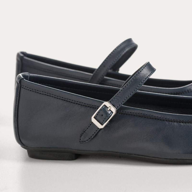 MARY JANES Honor in leather with elegant flanges