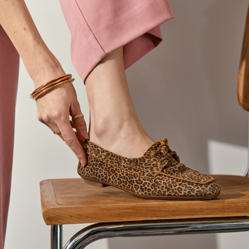 Loafers Hublo leopard leather velvet style boat